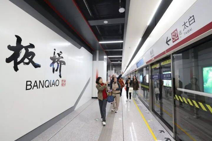 南京首条跨省地铁开通！乘客说：“我坐地铁不去哪里，就是高兴！”